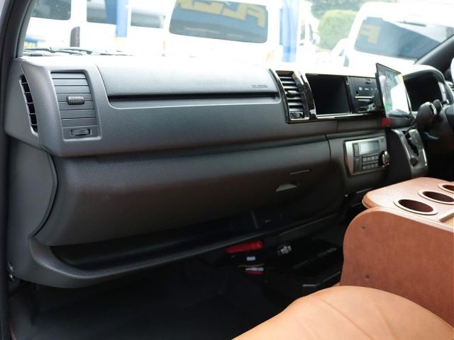 TOYOTA HIACE VAN 2WD 2023 Image 31