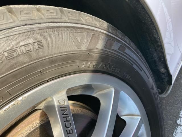 VOLVO V40 2013 Image 31