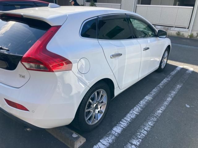 VOLVO V40 2013 Image 31