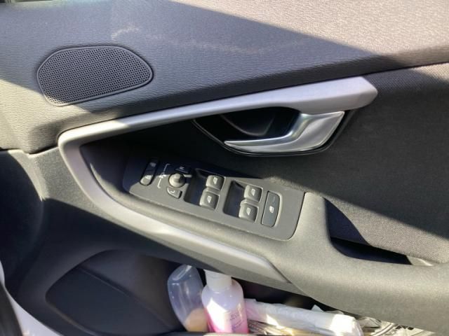 VOLVO V40 2013 Image 31