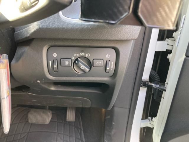 VOLVO V40 2013 Image 31