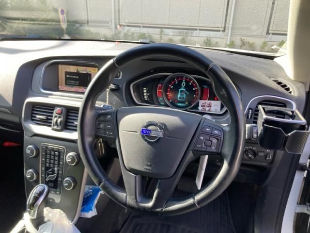 VOLVO V40 2013 Image 31