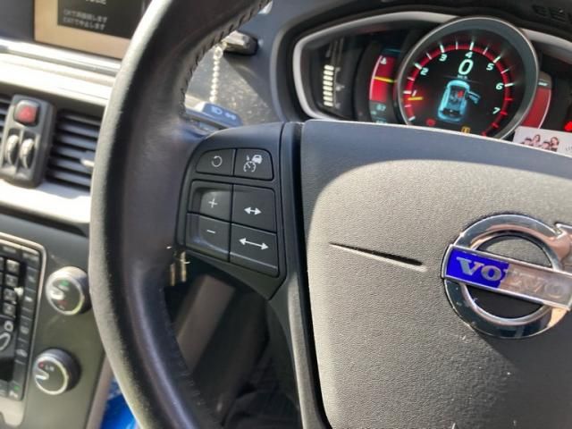 VOLVO V40 2013 Image 31