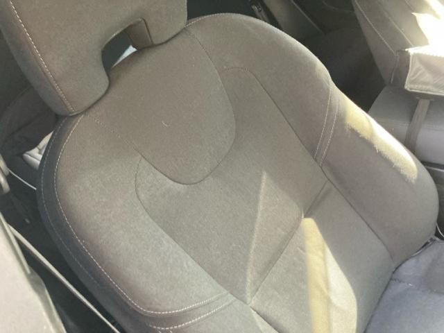 VOLVO V40 2013 Image 31