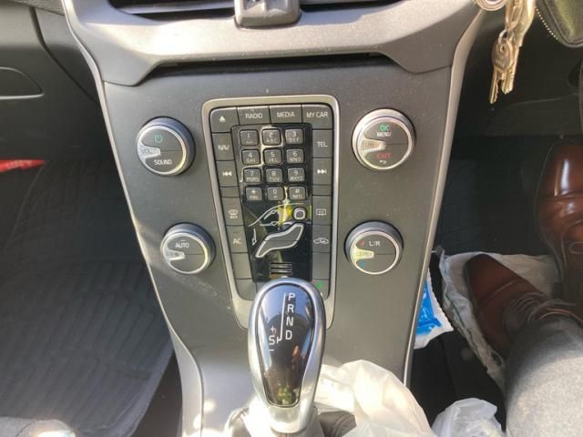 VOLVO V40 2013 Image 31