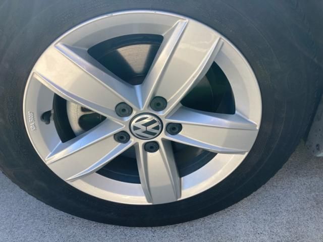 VOLKSWAGEN THE BEETL 2015 Image 31