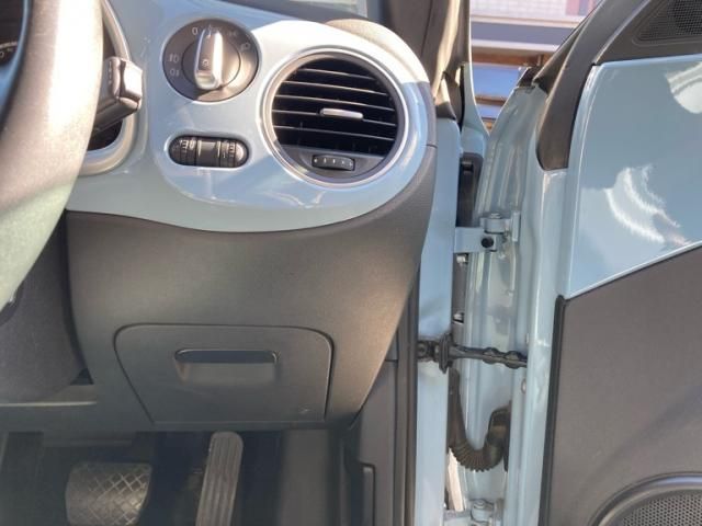 VOLKSWAGEN THE BEETL 2015 Image 31