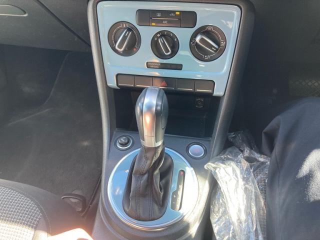 VOLKSWAGEN THE BEETL 2015 Image 31