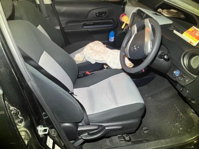 TOYOTA AQUA 2013 Image 31