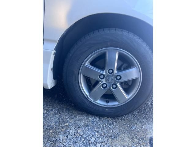 TOYOTA VOXY 2005 Image 31