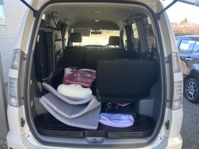 TOYOTA VOXY 2005 Image 31