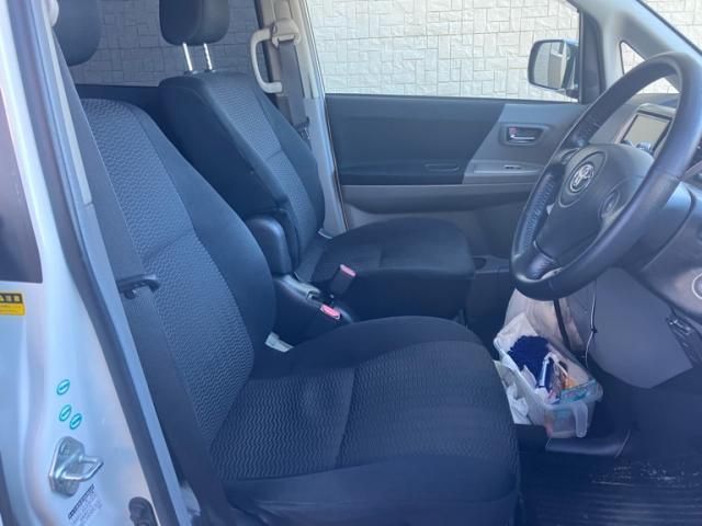 TOYOTA VOXY 2005 Image 31