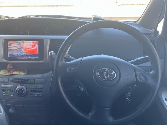 TOYOTA VOXY 2005 Image 31