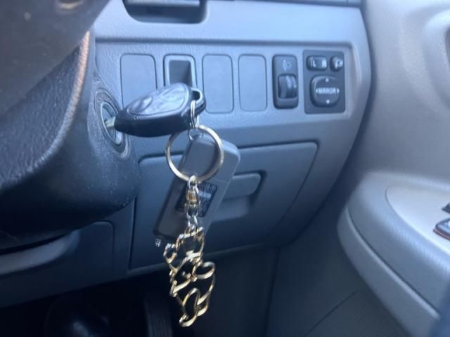 TOYOTA VOXY 2005 Image 31