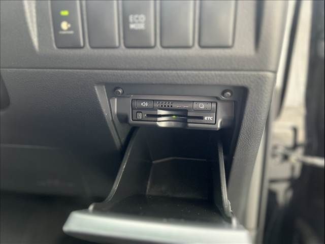 TOYOTA ALPHARD 2012 Image 31