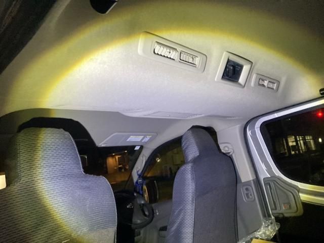 NISSAN NV350 CARAVAN 2020 Image 31