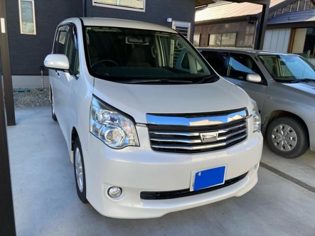 TOYOTA NOAH 2012 Image 31