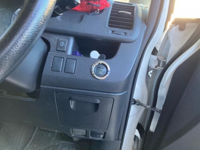 TOYOTA NOAH 2012 Image 31