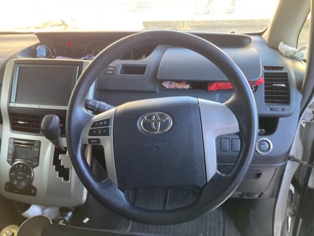TOYOTA NOAH 2012 Image 31