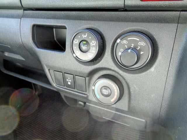 TOYOTA HIACE VAN 2WD 2016 Image 31