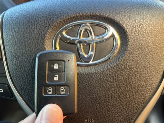 TOYOTA VOXY 2015 Image 31
