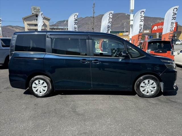 TOYOTA VOXY 2015 Image 31