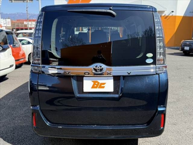 TOYOTA VOXY 2015 Image 31