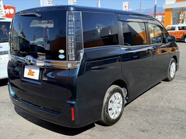 TOYOTA VOXY 2015 Image 31