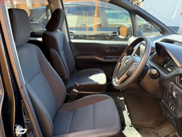 TOYOTA VOXY 2015 Image 31