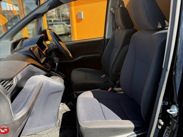 TOYOTA VOXY 2015 Image 31