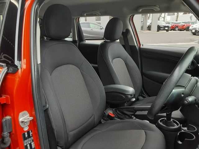 BMW MINI COOPER 5DOOR 2019 Image 31