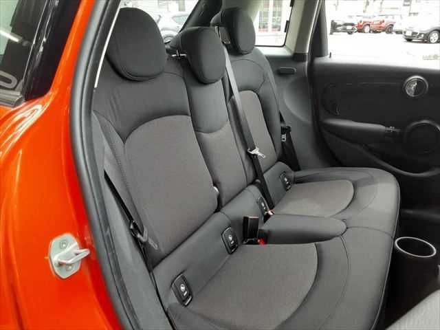 BMW MINI COOPER 5DOOR 2019 Image 31