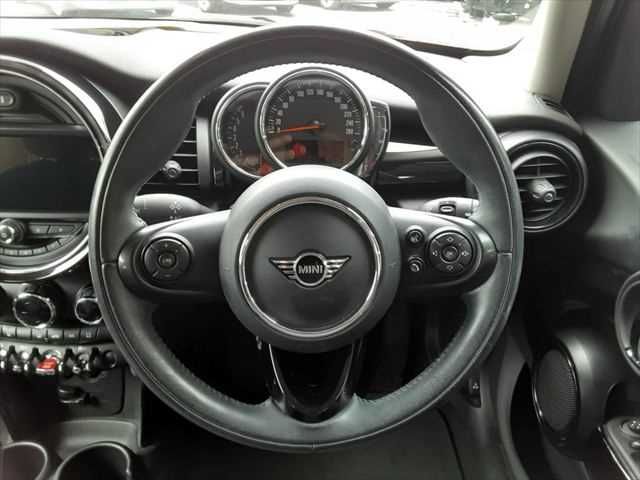 BMW MINI COOPER 5DOOR 2019 Image 31