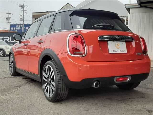 BMW MINI COOPER 5DOOR 2019 Image 31
