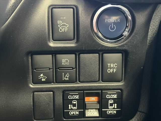 TOYOTA NOAH HYBRID 2017 Image 31