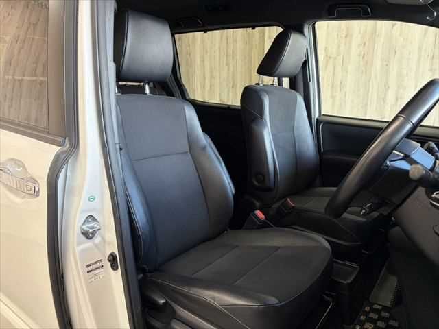 TOYOTA NOAH HYBRID 2017 Image 31