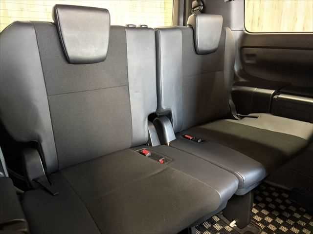 TOYOTA NOAH HYBRID 2017 Image 31