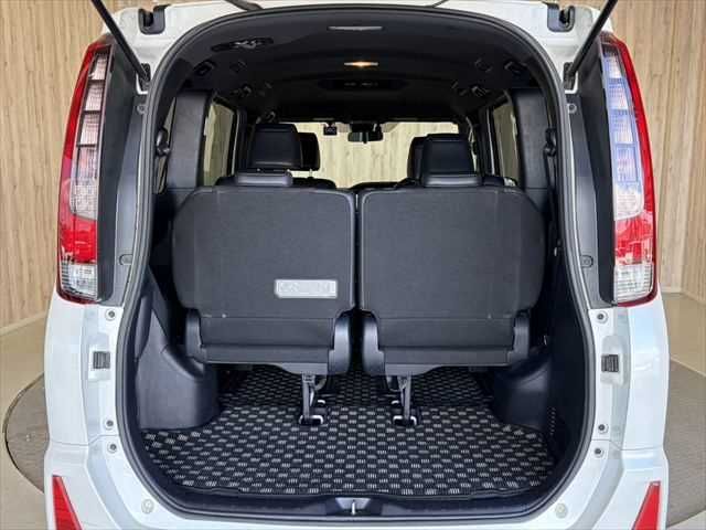 TOYOTA NOAH HYBRID 2017 Image 31