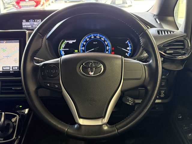 TOYOTA NOAH HYBRID 2017 Image 31