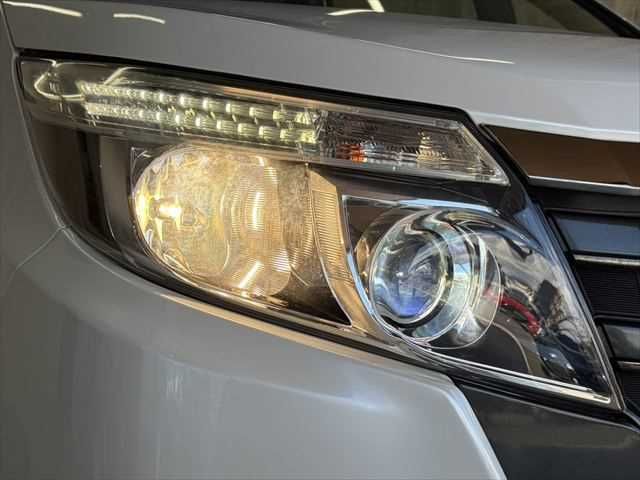 TOYOTA NOAH HYBRID 2017 Image 31