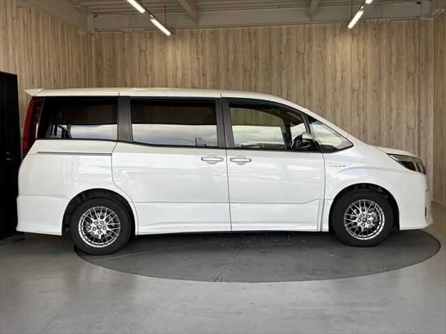 TOYOTA NOAH HYBRID 2017 Image 31