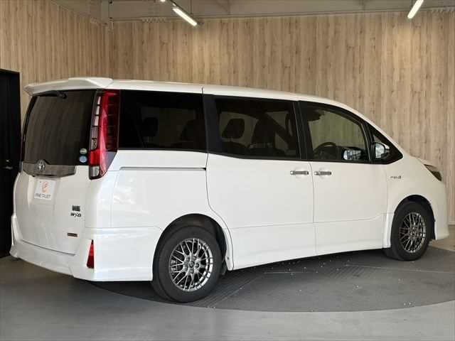 TOYOTA NOAH HYBRID 2017 Image 31