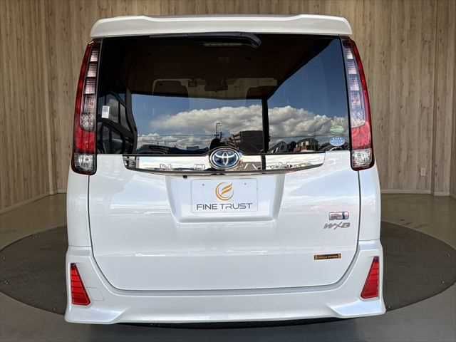 TOYOTA NOAH HYBRID 2017 Image 31