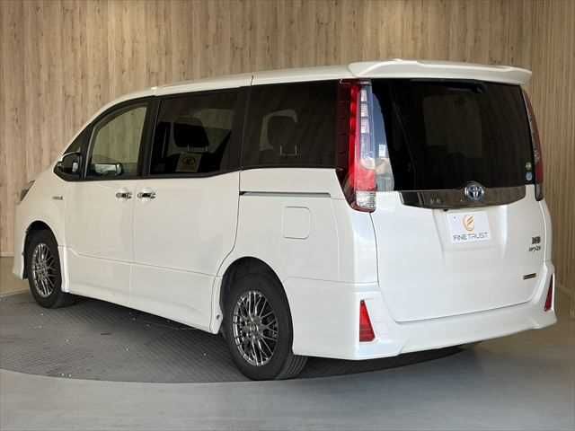 TOYOTA NOAH HYBRID 2017 Image 31