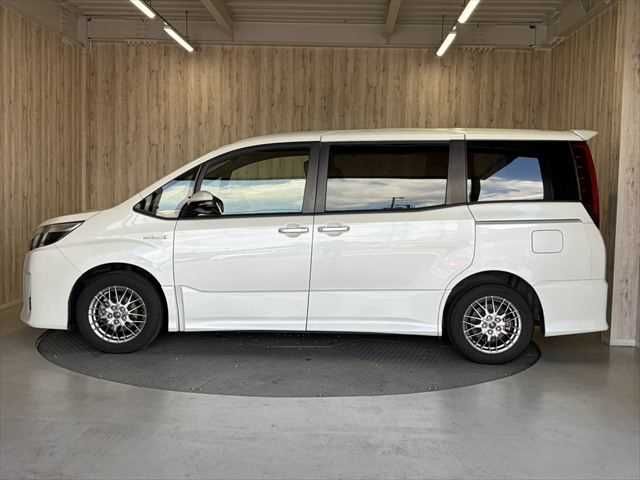 TOYOTA NOAH HYBRID 2017 Image 31