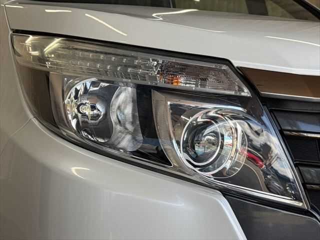 TOYOTA NOAH HYBRID 2017 Image 31