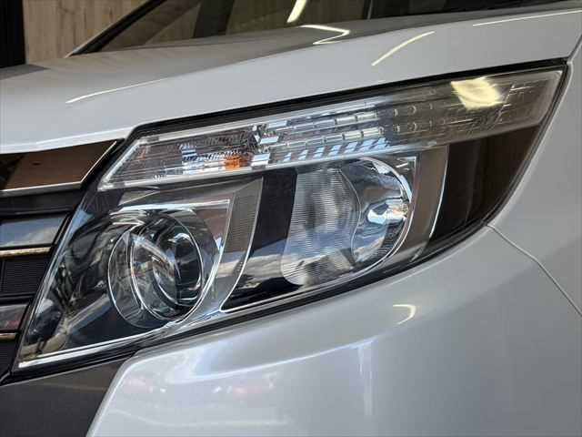 TOYOTA NOAH HYBRID 2017 Image 31