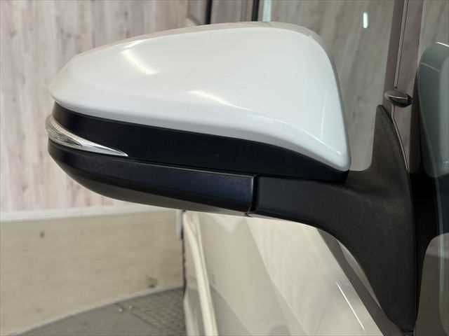 TOYOTA NOAH HYBRID 2017 Image 31