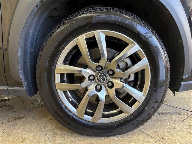 TOYOTA LEXUS NX300H 2018 Image 31