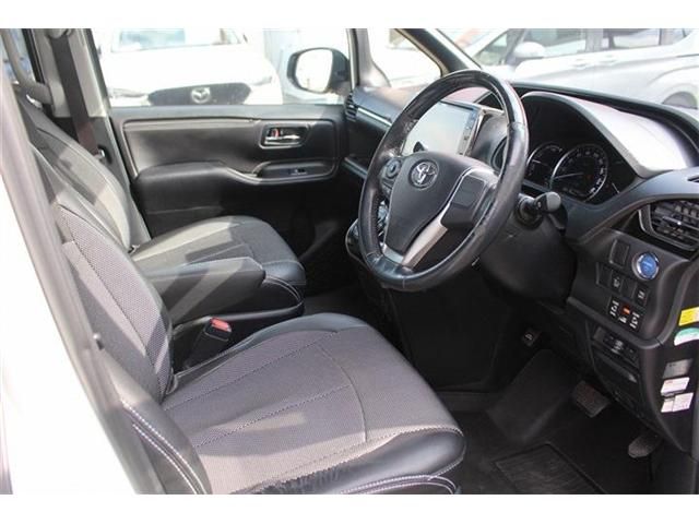 TOYOTA ESQUIRE HYBRID 2015 Image 31